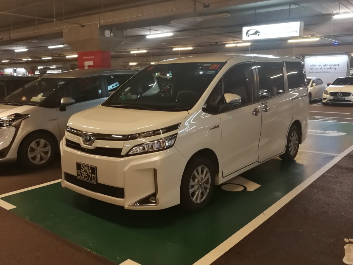 Toyota voxy noah esquire