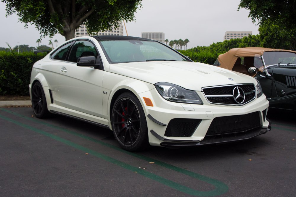 C63_AMG_Black_Series_(8201646533).jpg