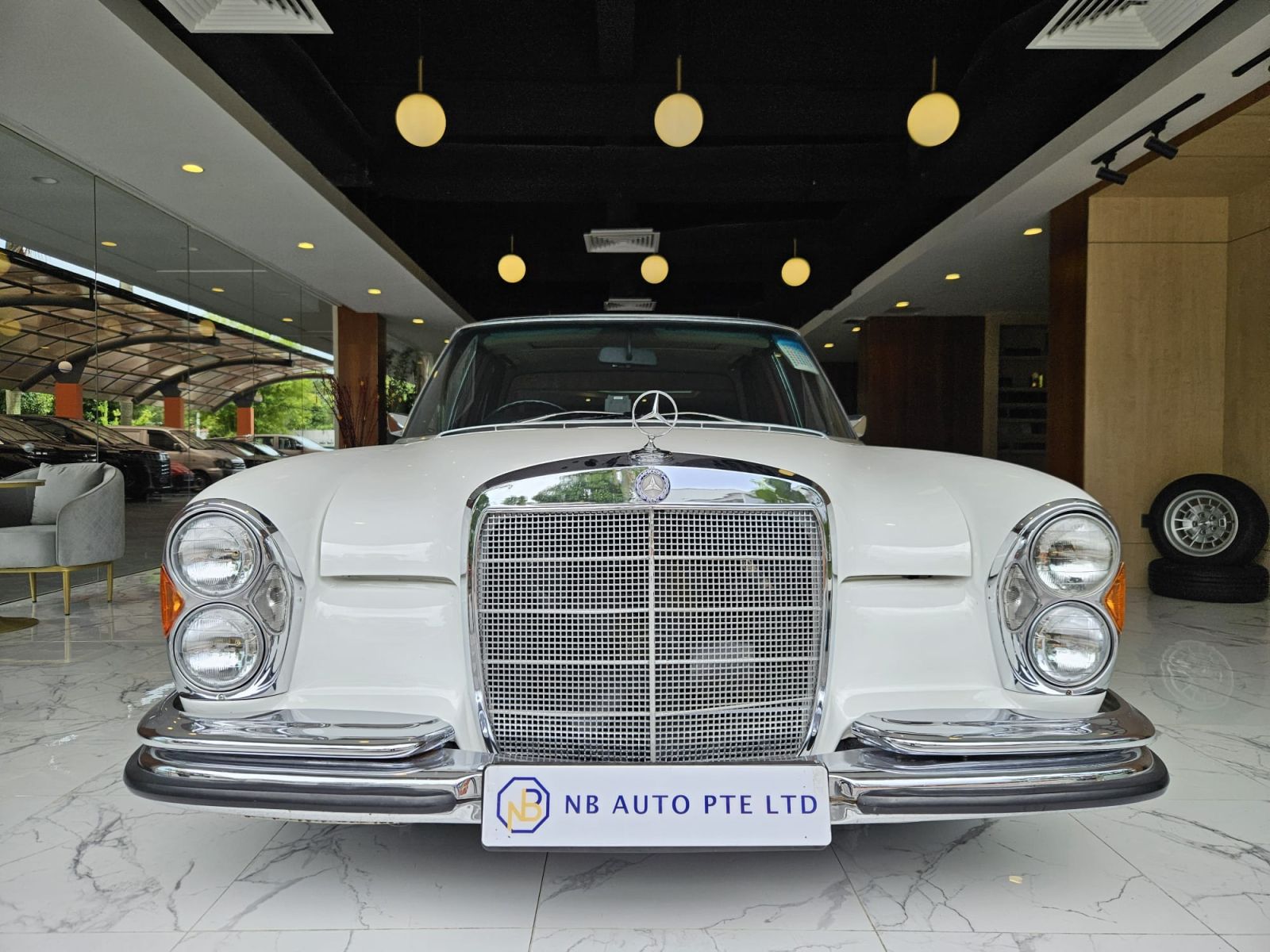 Mercedes-Benz 300SE (Wedding Car Rental)