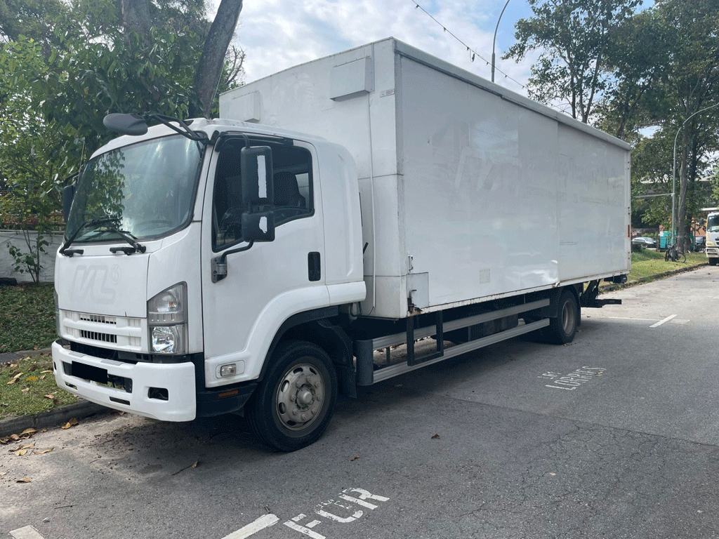 24FT 6Ton Isuzu FSR34S With Box & Tailgate (For Lease)