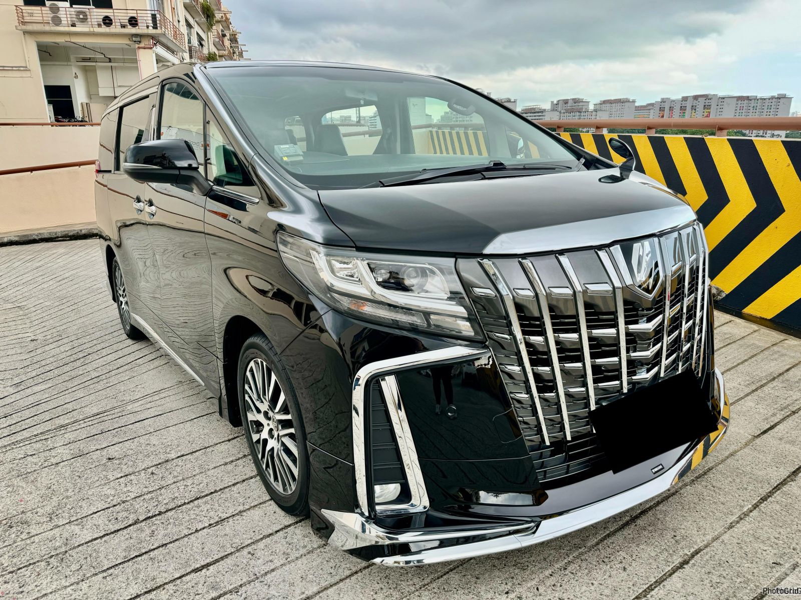 Toyota Alphard 2.5A S Moonroof New Facelift Model (For Lease)